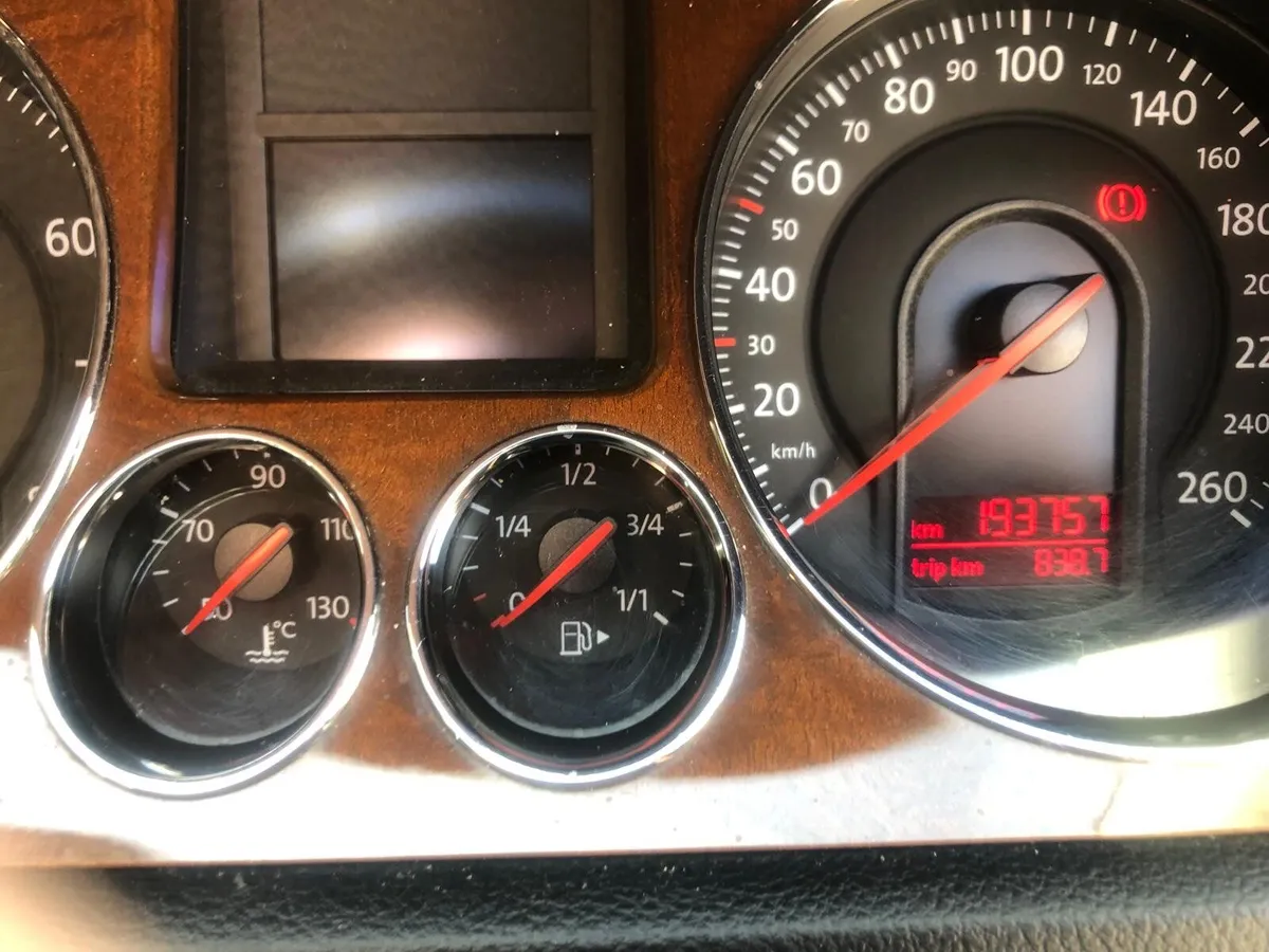 Volkswagen Passat 2007 - Image 2
