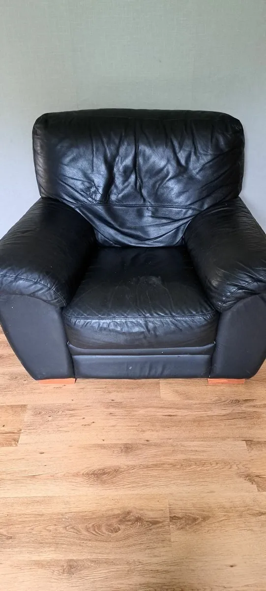 Couches - Image 2
