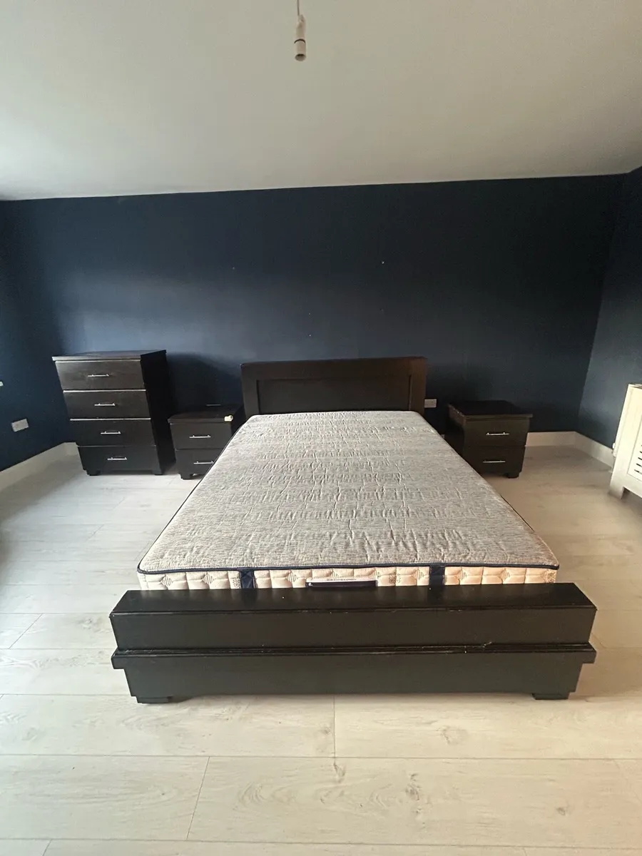 Bedroom furniture - Image 1