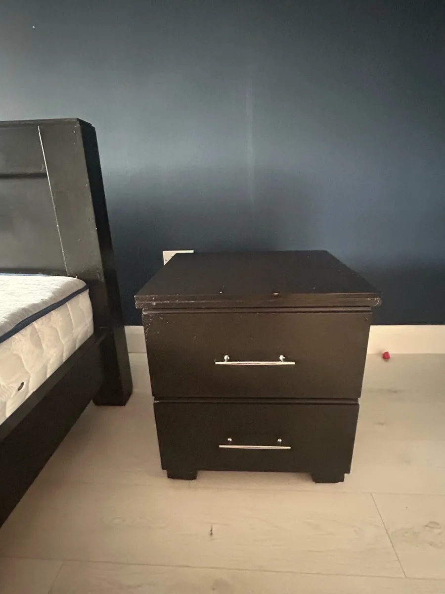Bedroom furniture - Image 4