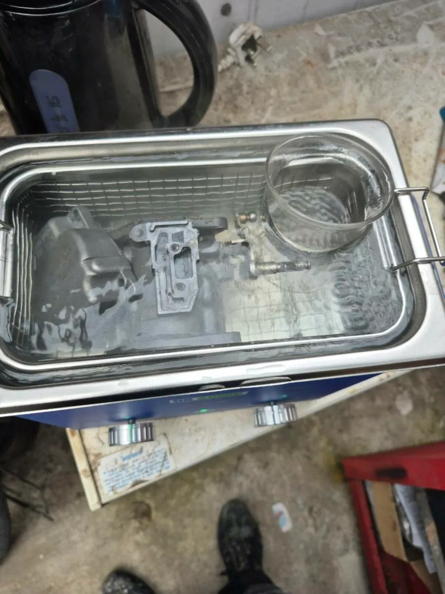 Ultrasonic carburator cleaning