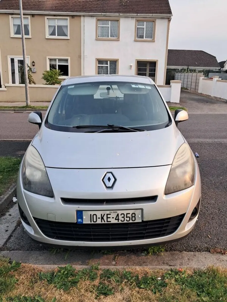 2010 Renault Grand Scenic - Image 1