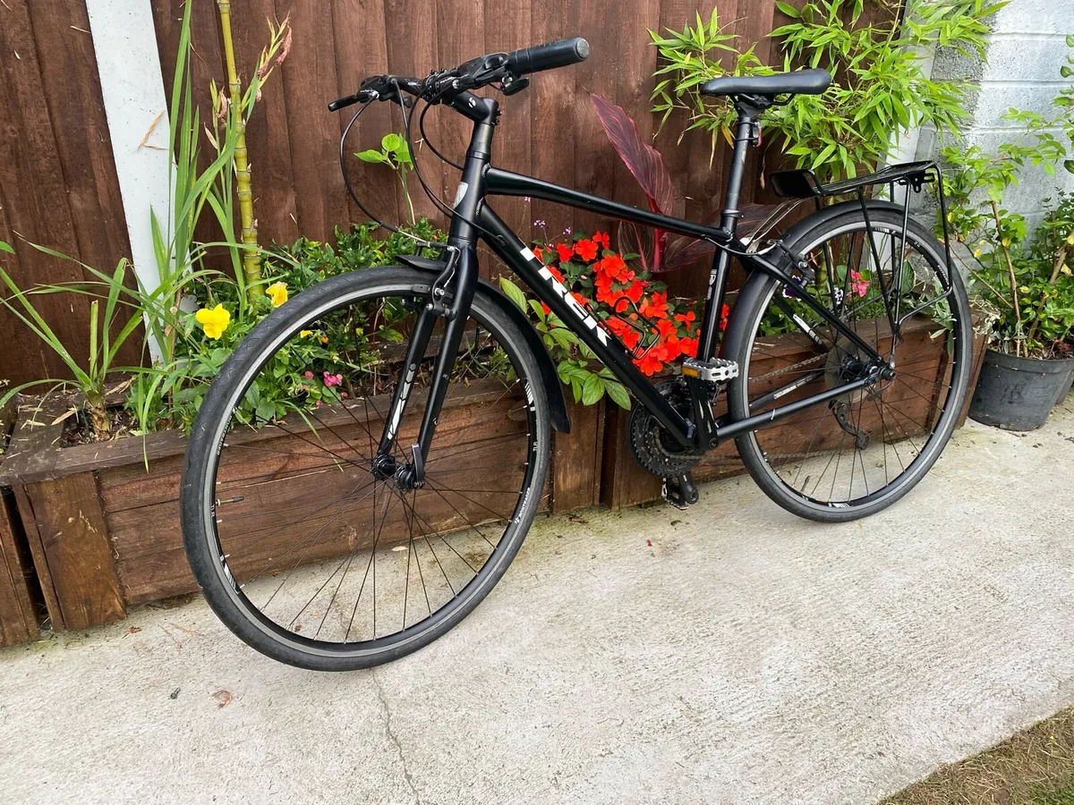 Like new Trek 7.3FX Series 27 speed 28 inch - Image 4