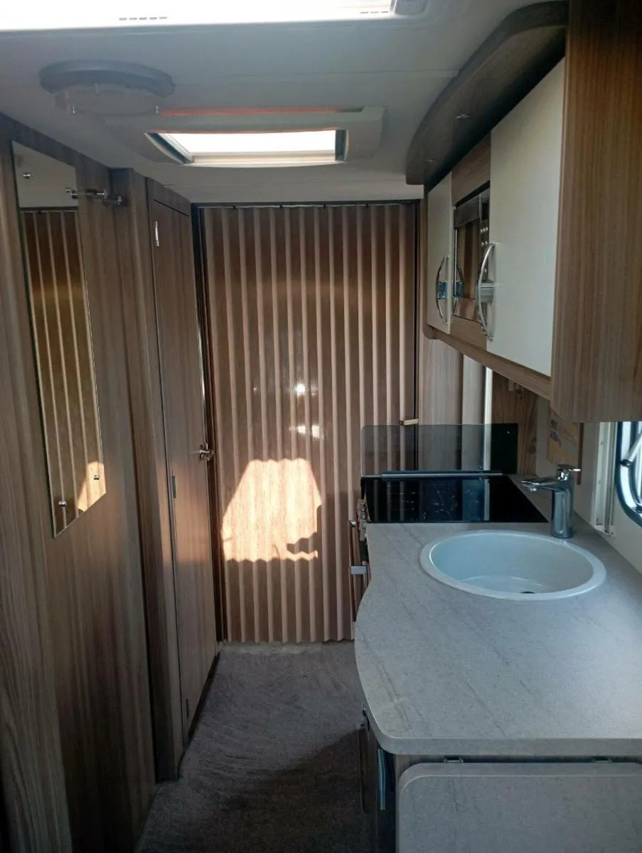 Caravan - Image 2