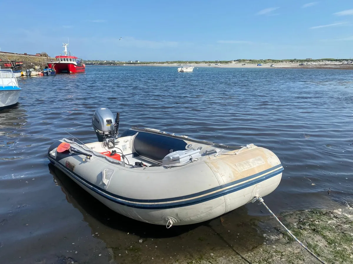 Honwave T35 Boat with 20 hp motor & trailer - Image 1