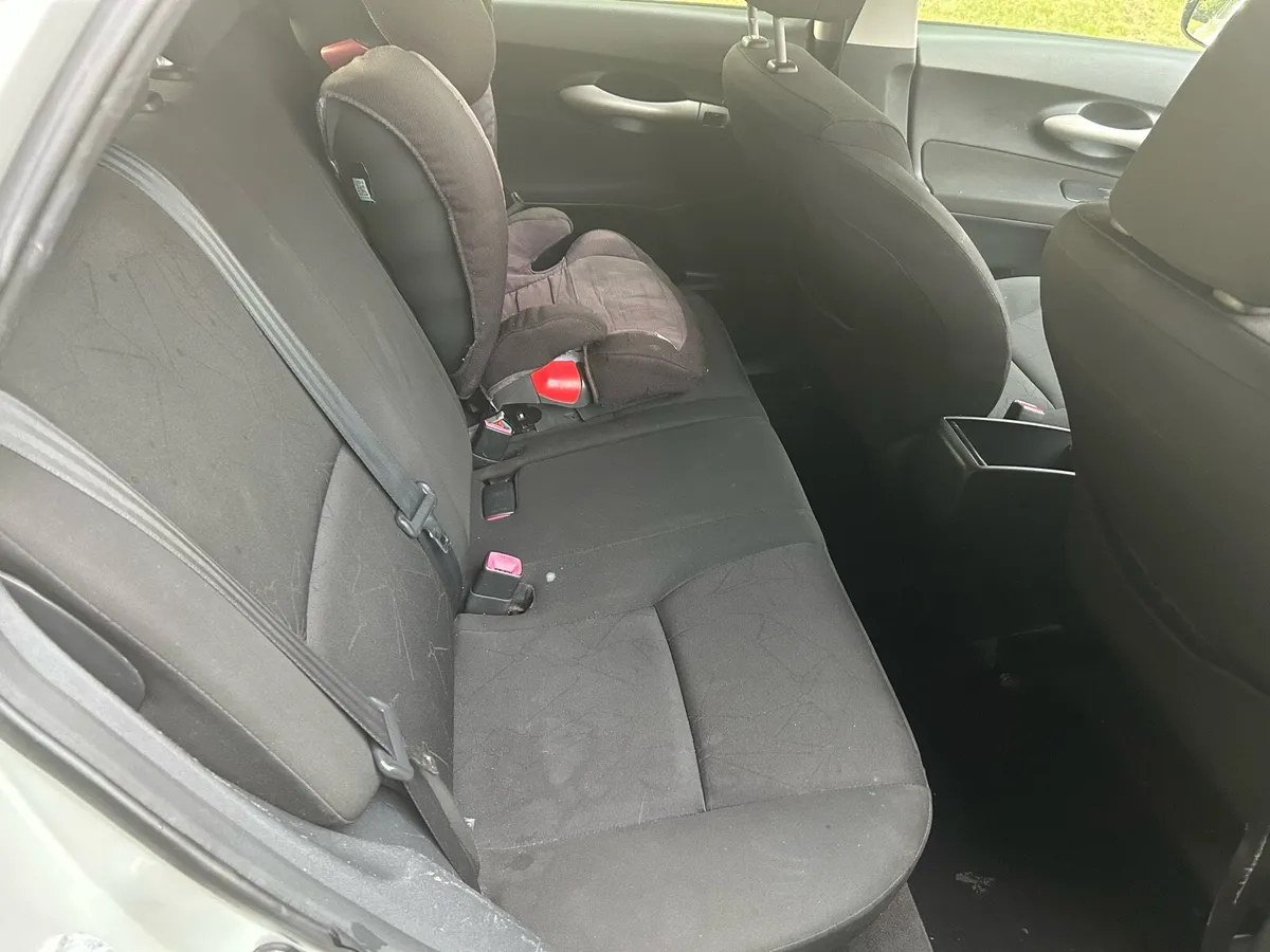 Toyota Auris - Fixer-Upper - Looks Great - Image 4