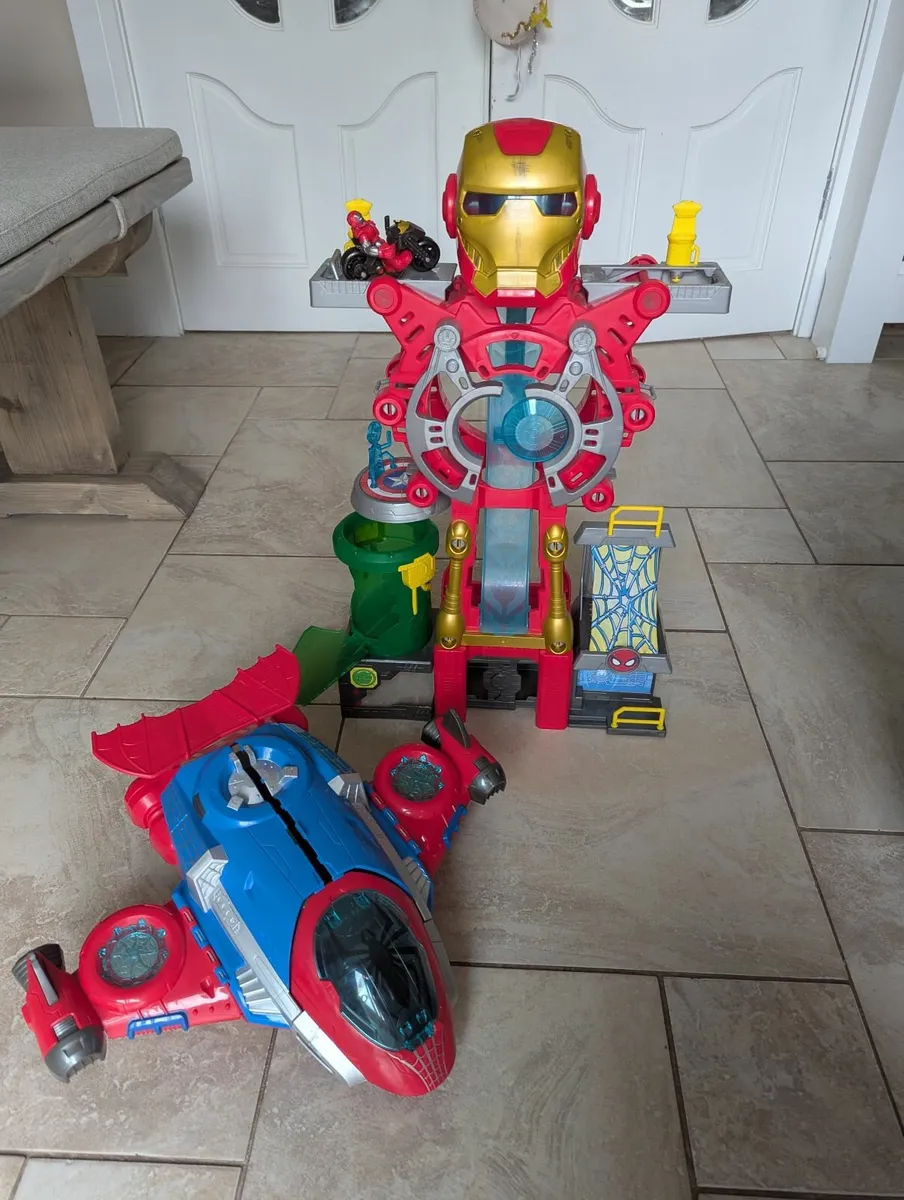 Marvel Avengers / Spider-Man Playset Bundle