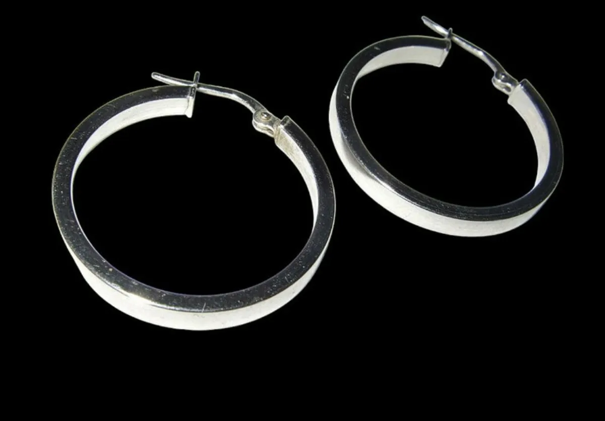 Vintage 9ct White Gold Hallmarked Hoop Earrings - Image 2
