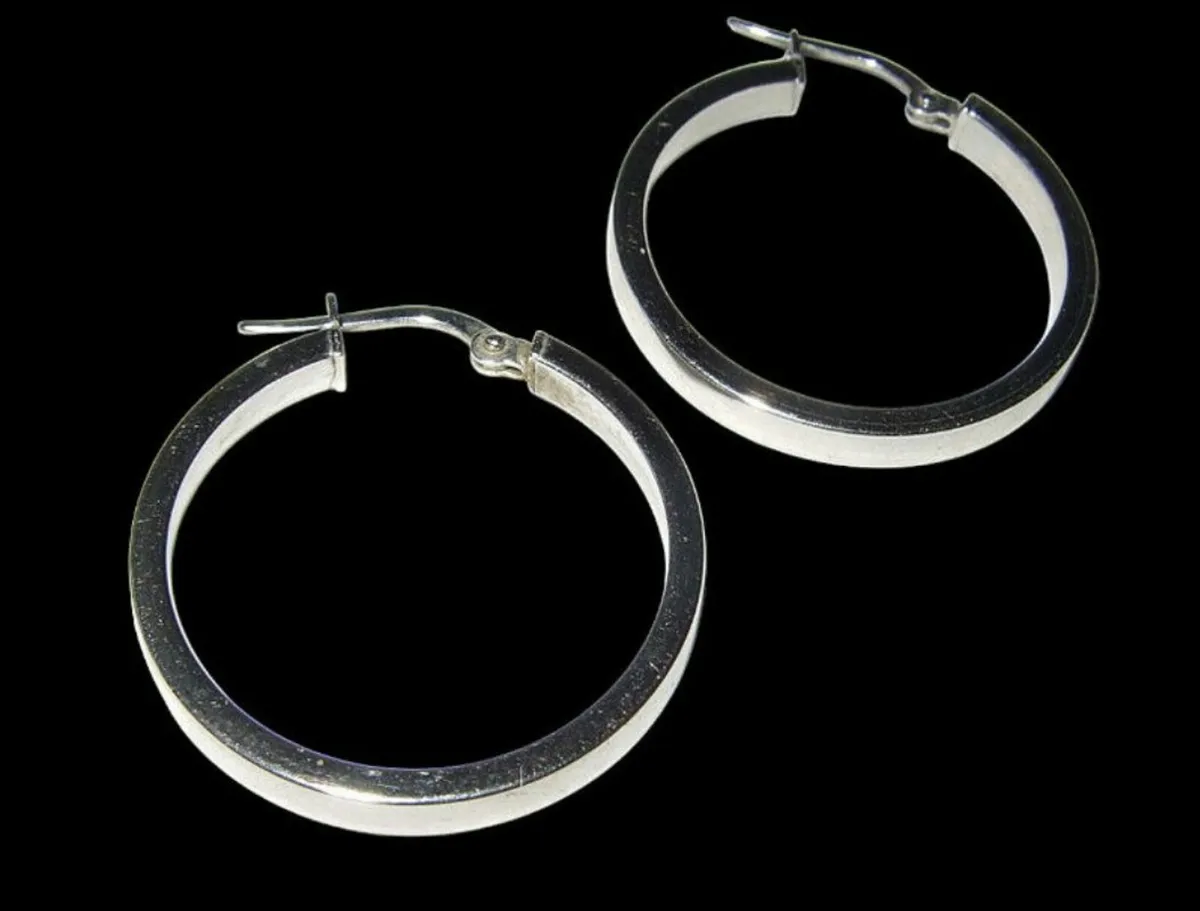 Vintage 9ct White Gold Hallmarked Hoop Earrings - Image 3