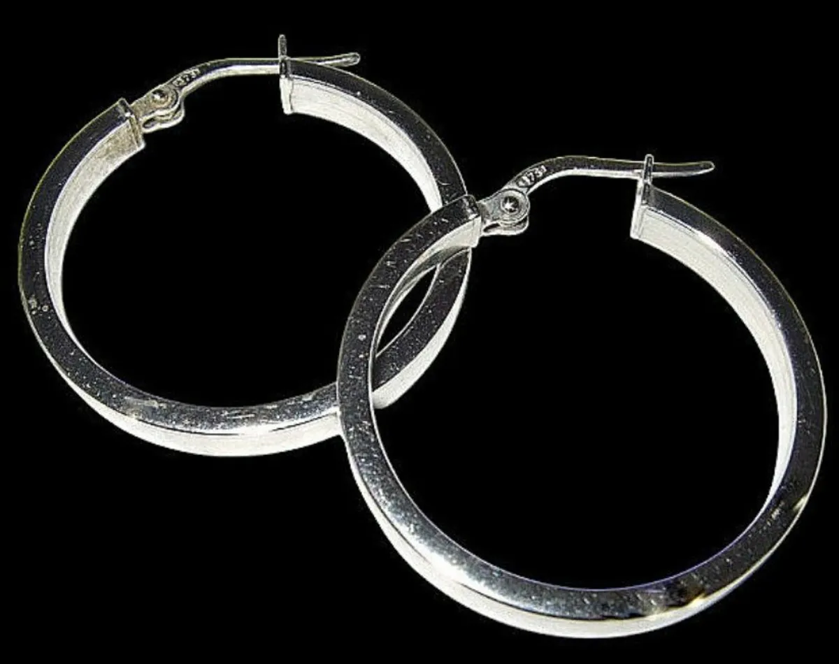 Vintage 9ct White Gold Hallmarked Hoop Earrings - Image 4