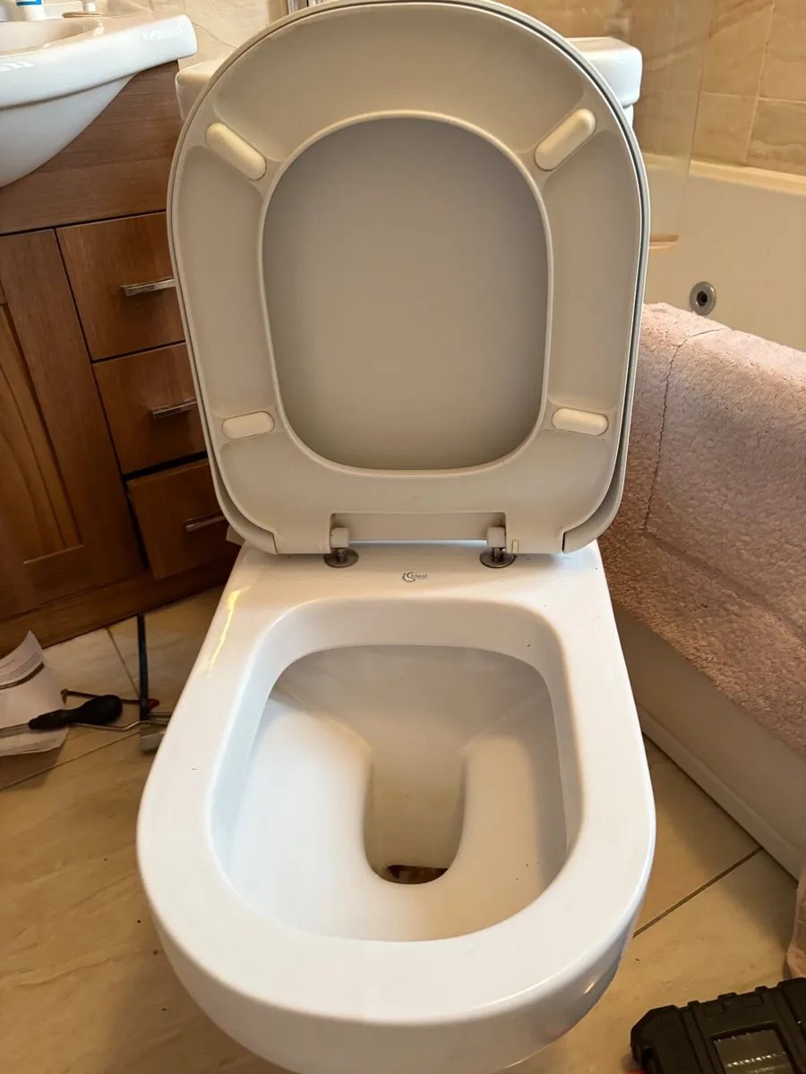 Toilet - Image 3