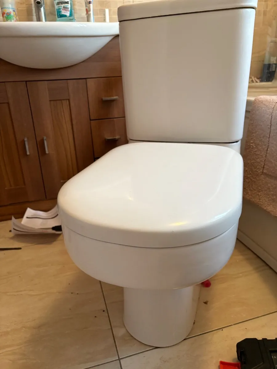 Toilet - Image 4