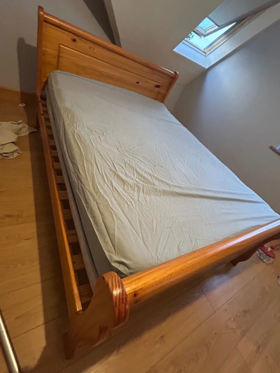 Oak bed frame with or without mattress - Image 3