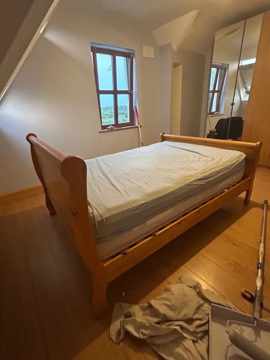 Oak bed frame with or without mattress - Image 4