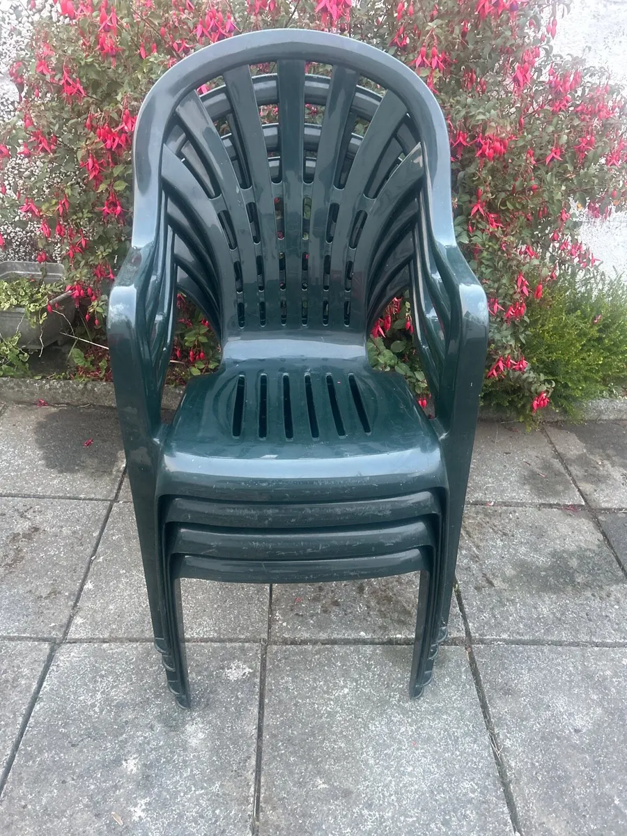 Plastic chairs - Image 2