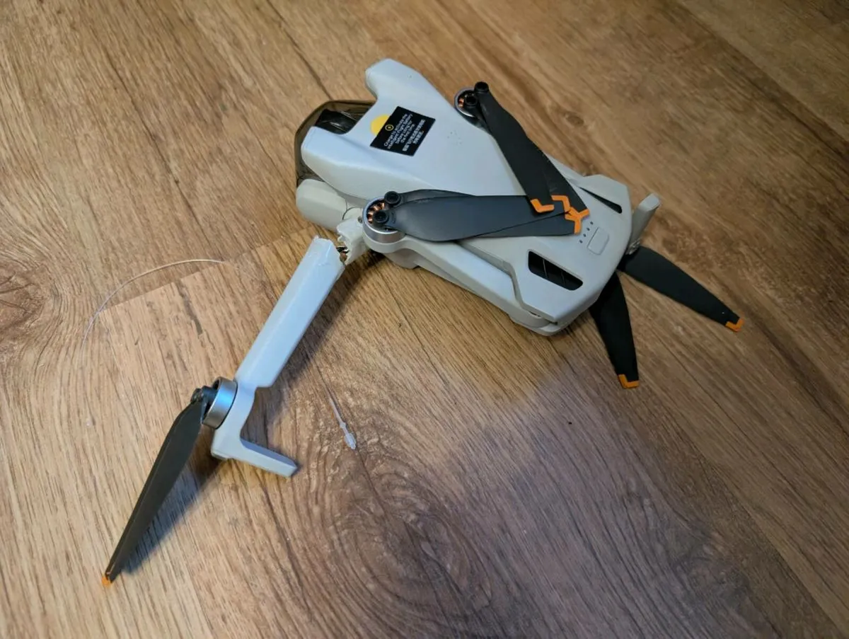 Broken mini 3 DJI drone - Image 1