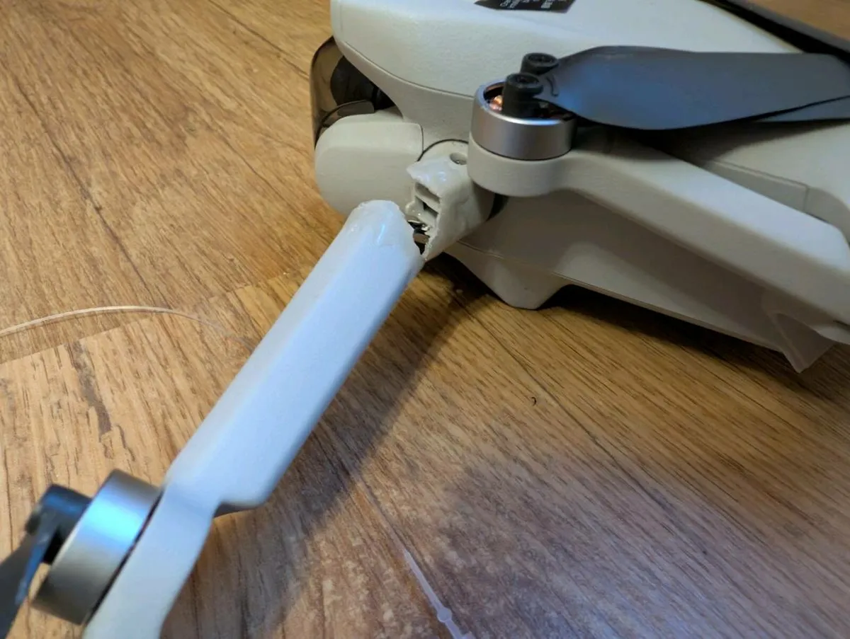 Broken mini 3 DJI drone - Image 2