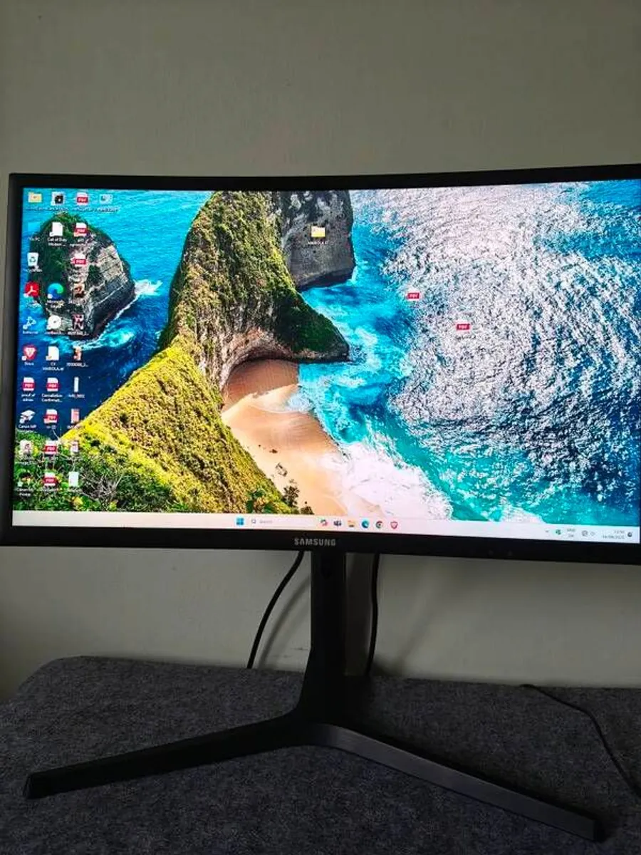 Samsung C24FG73 Gaming Monitor 144Hz - Image 1