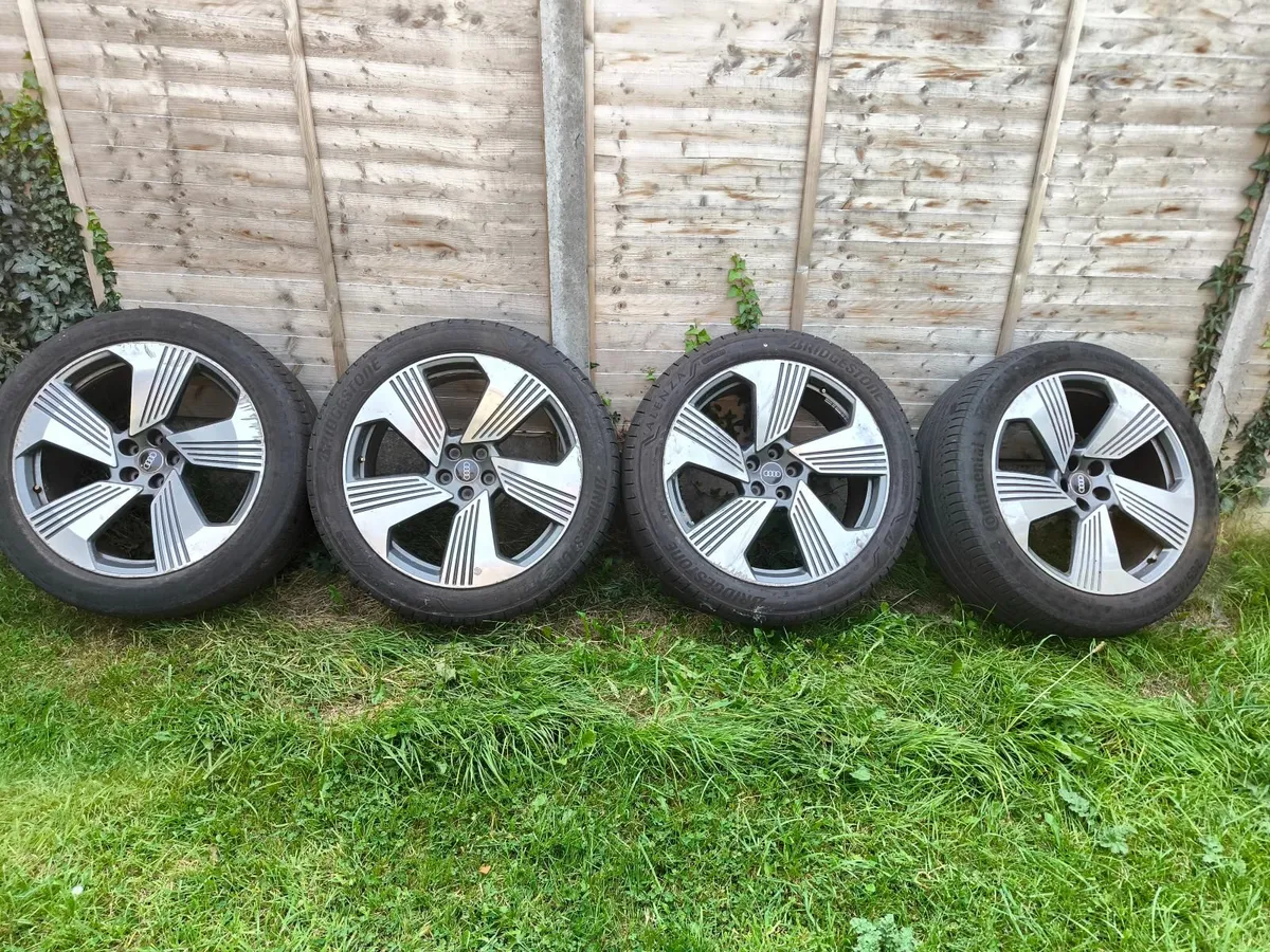 Audi Genuine E TRON wheels 265/45/21 good tyres!!! - Image 1