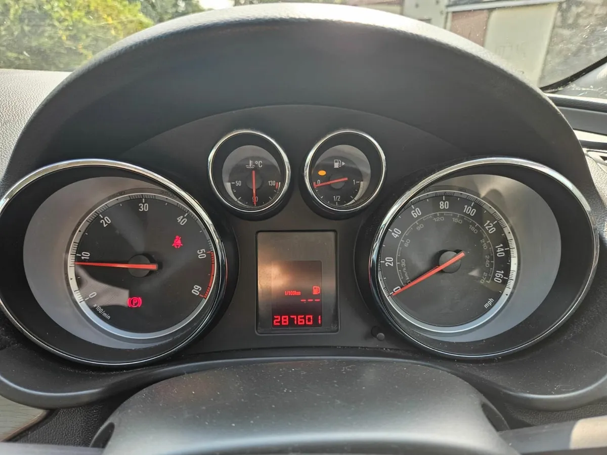 Vauxhall Insignia 2011 - Image 2