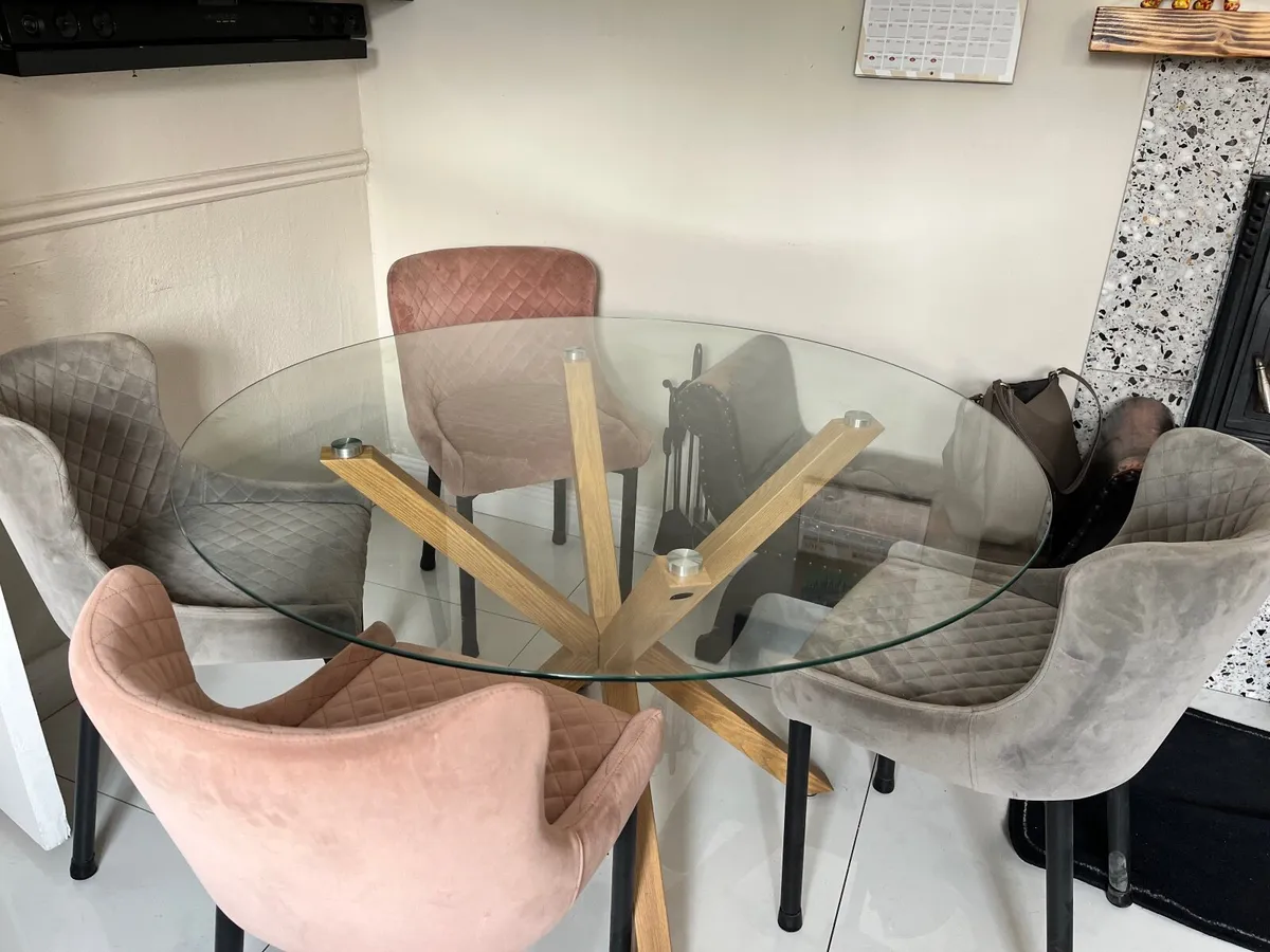 Kitchen table & chairs - Image 1