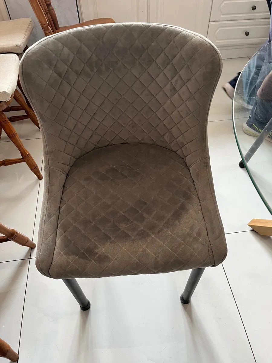 Kitchen table & chairs - Image 2