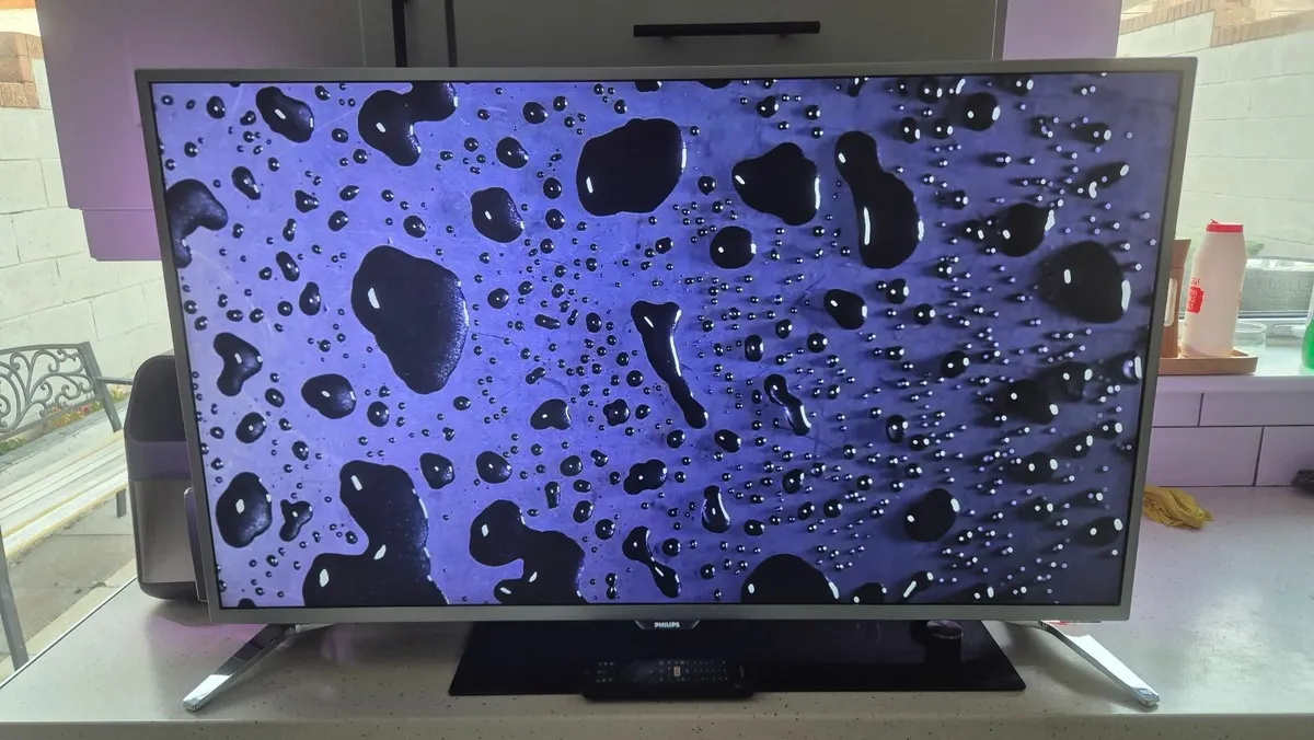 43" Philips Ambilight 4K Android TV - Image 2