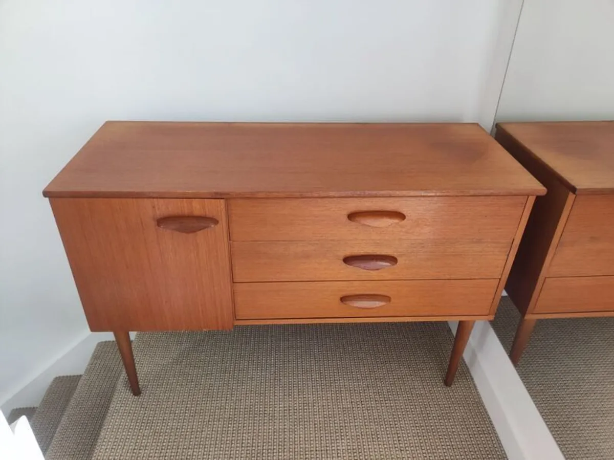 Mid century TV unit / drinks cabinet - Image 1