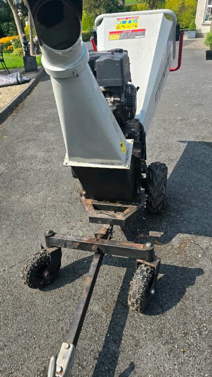 Lumag 15hp chipper shredder - Image 3
