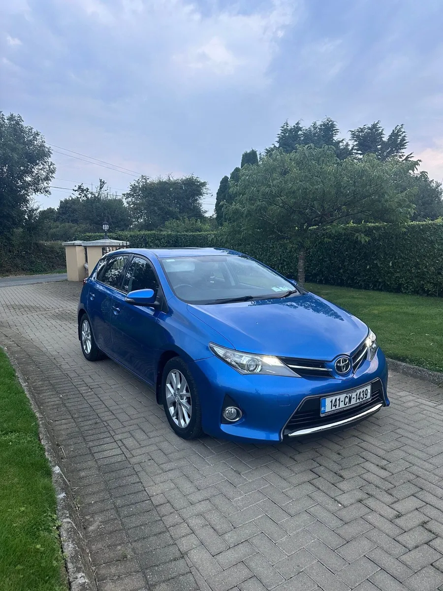 2014 Toyota Auris 1.4 D-4D - Image 3