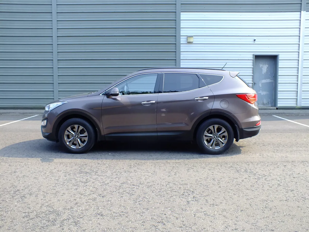 Hyundai Santa Fe 2015,7 Seats,4wd - Image 4