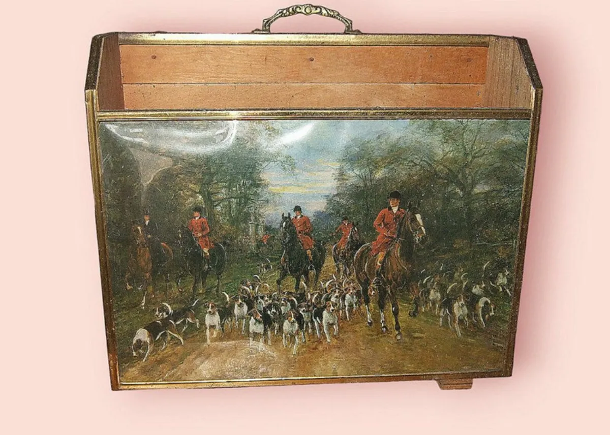 Vintage 'Hunting Scene' Magazine Rack - Image 4