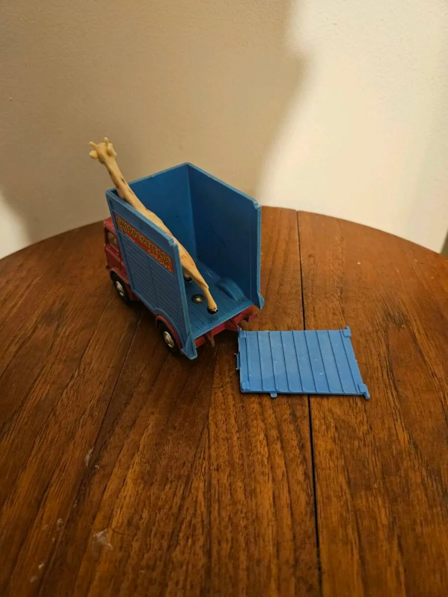 Vintage Corgi Chipperfields Circus Giraffe Truck - Image 3