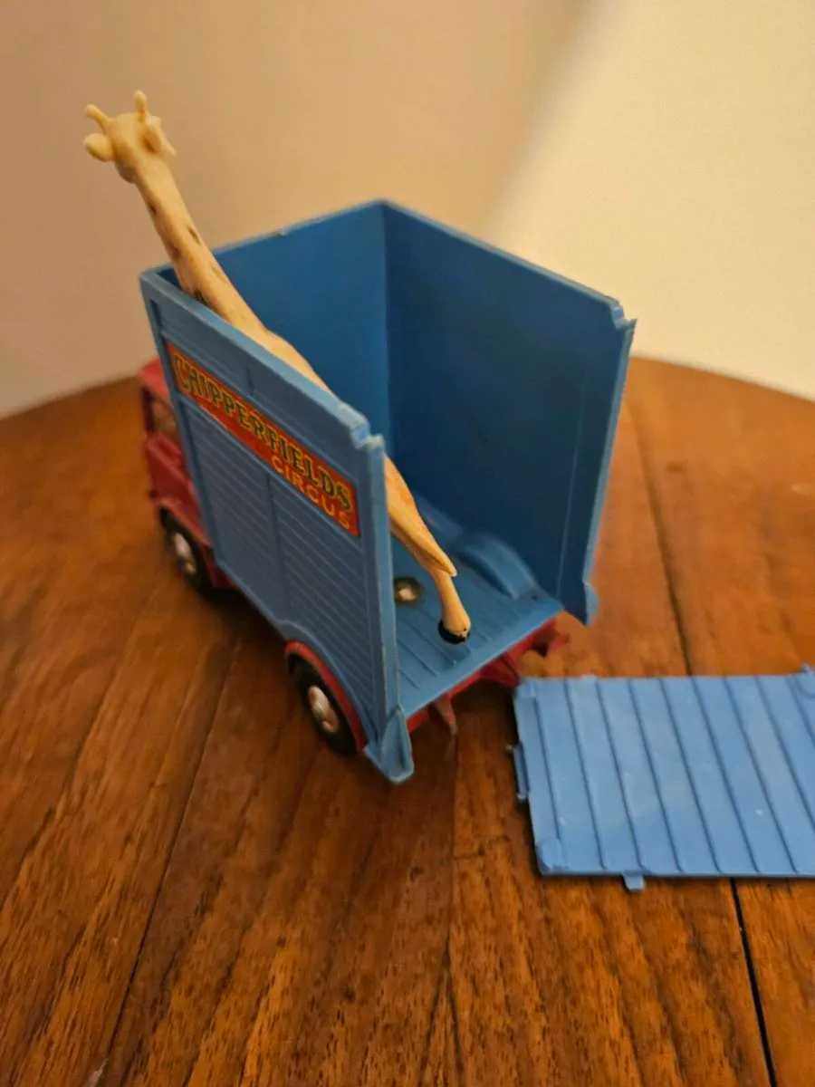 Vintage Corgi Chipperfields Circus Giraffe Truck - Image 4