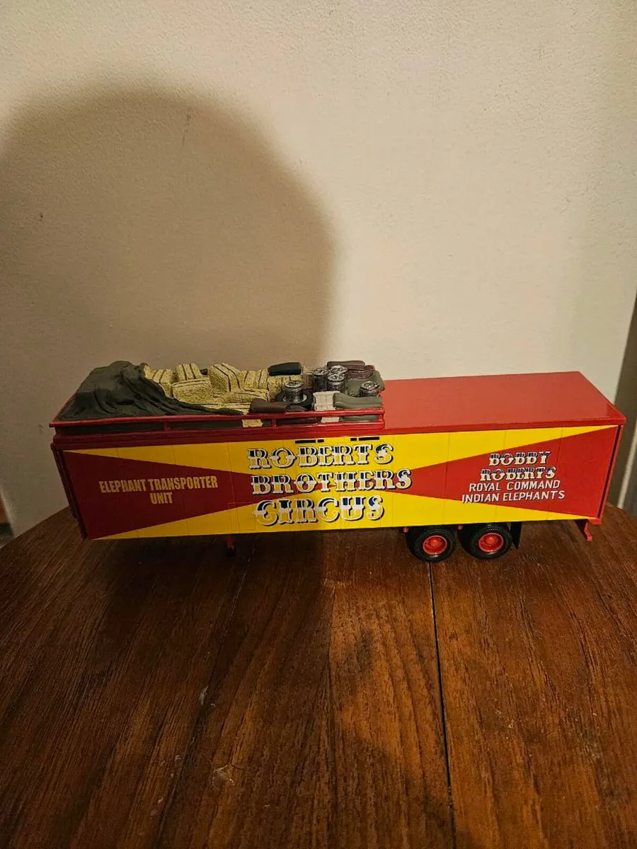 Corgi Roberts Bros Circus Trailer - Image 1
