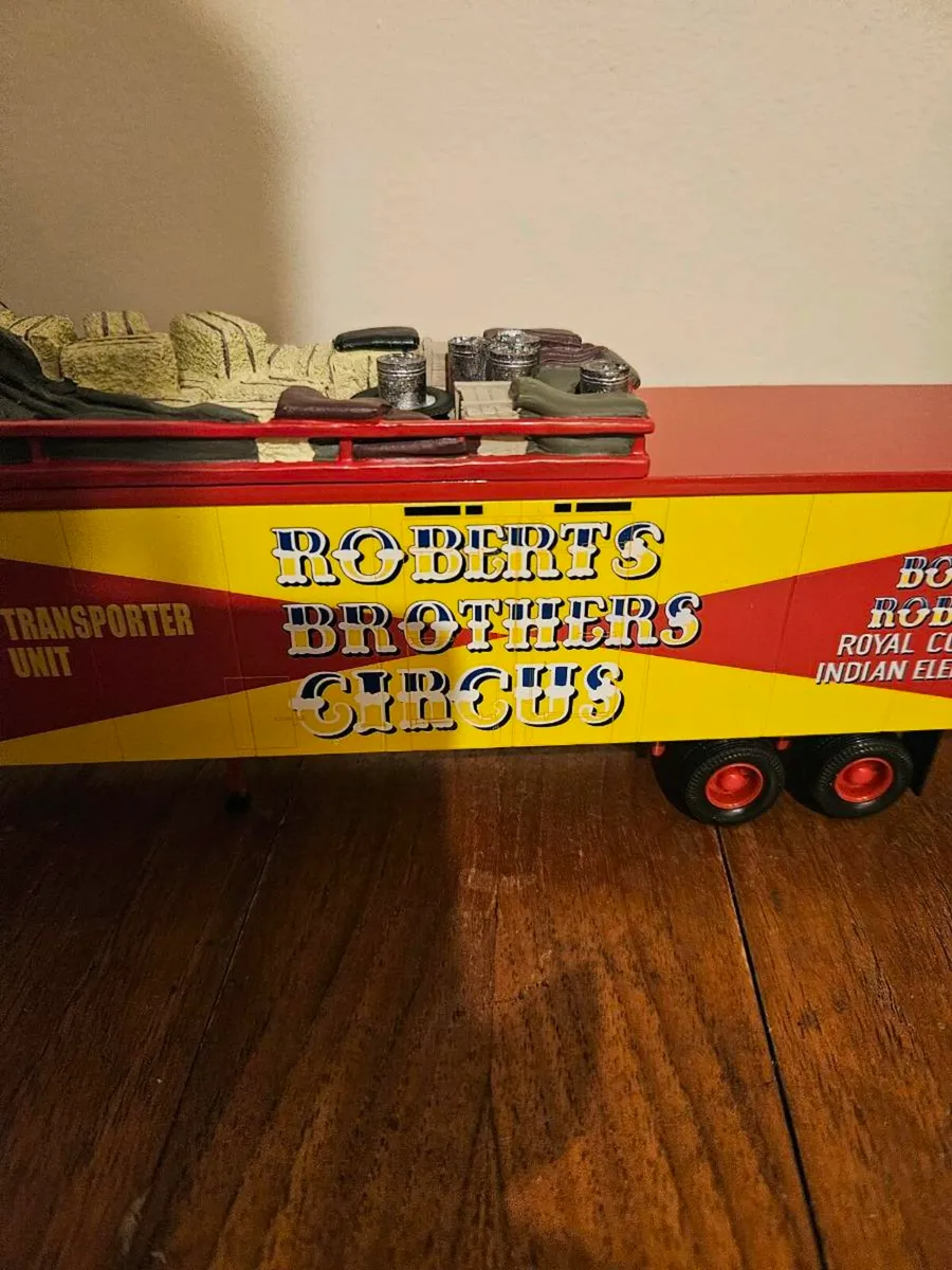 Corgi Roberts Bros Circus Trailer - Image 2