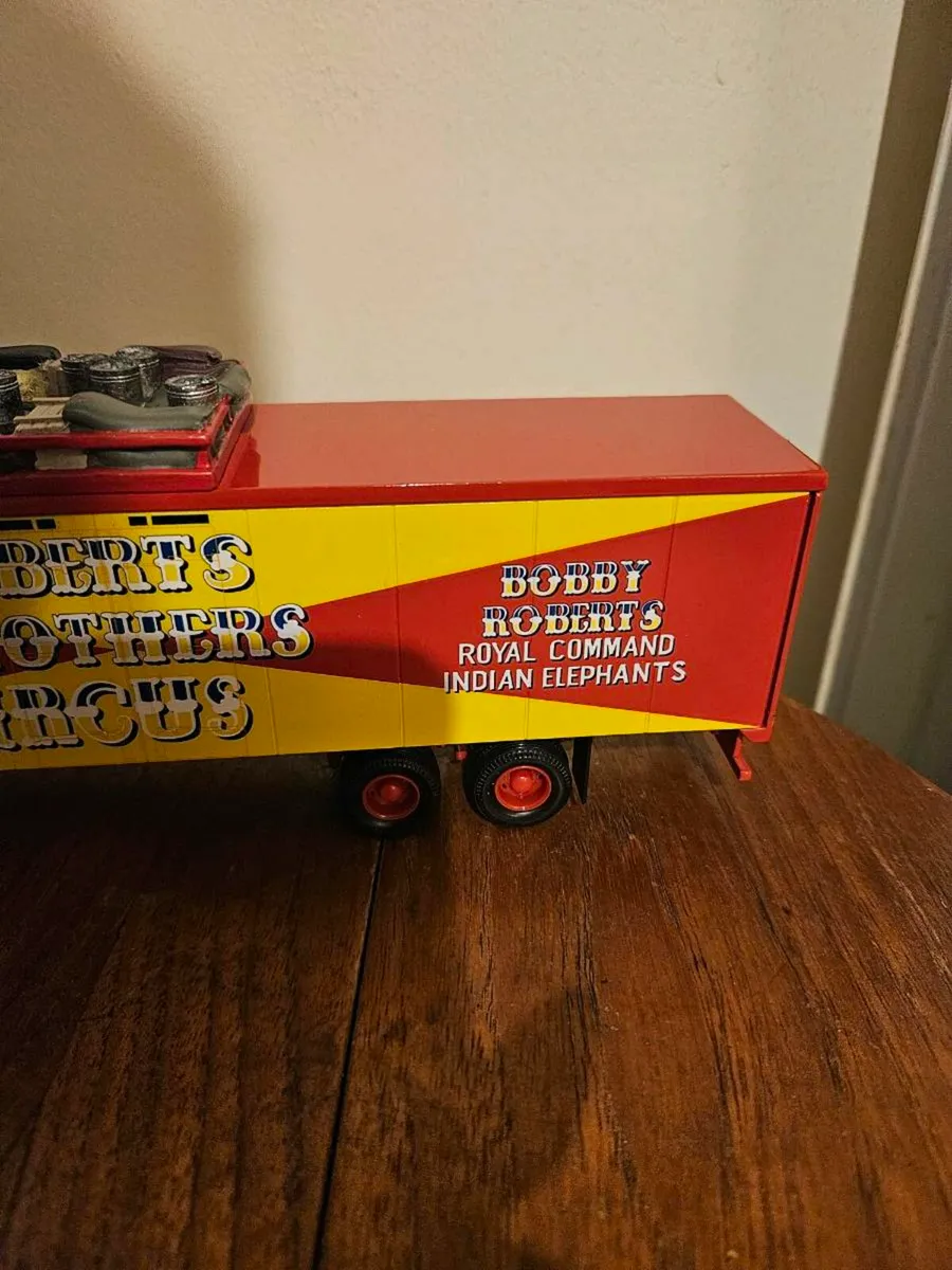 Corgi Roberts Bros Circus Trailer - Image 4