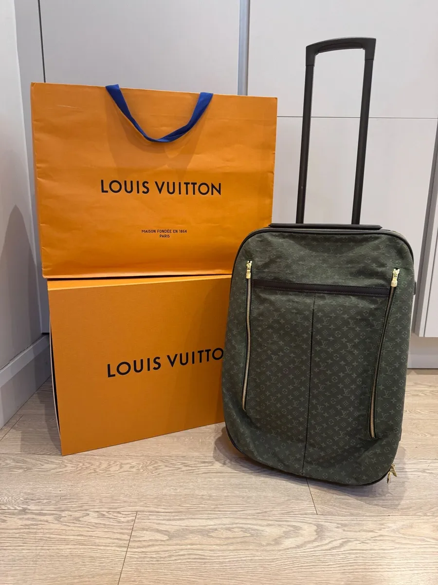 Louis Vuitton Travel Suit  Case - Image 4
