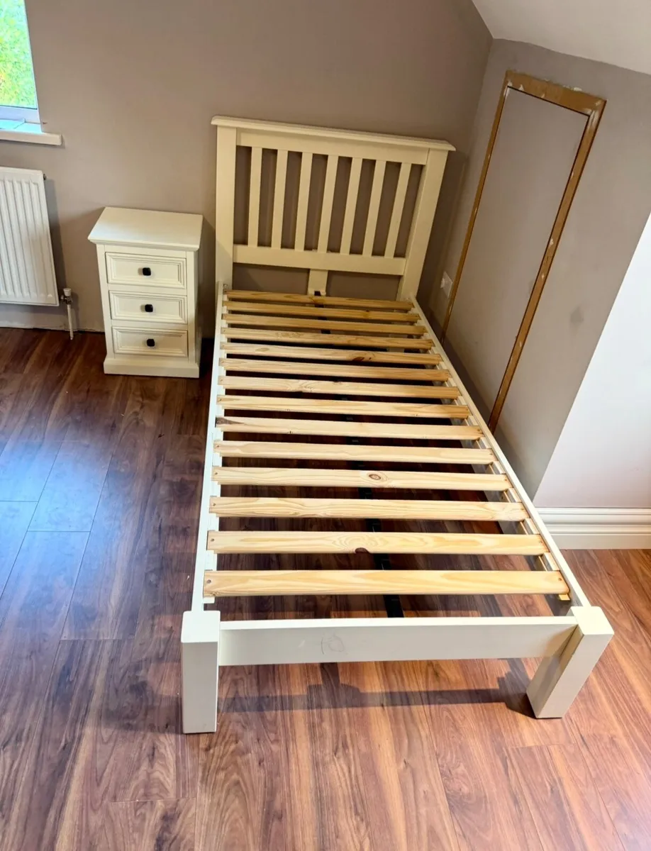 Single Bed &  Locker -  Excellent Condition - Image 4