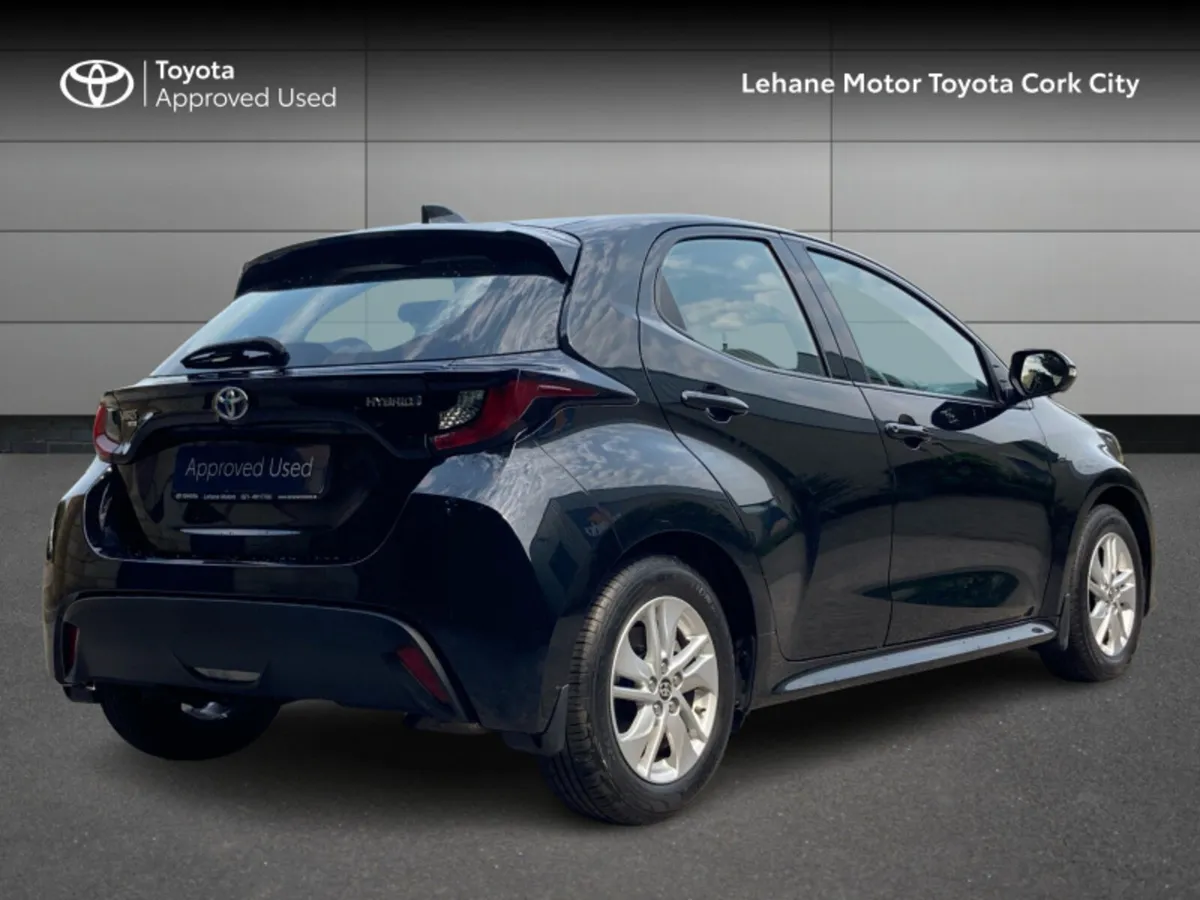 Toyota Yaris YARIS HYBRID LUNA - Image 2