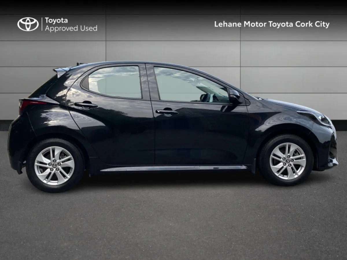 Toyota Yaris YARIS HYBRID LUNA - Image 3
