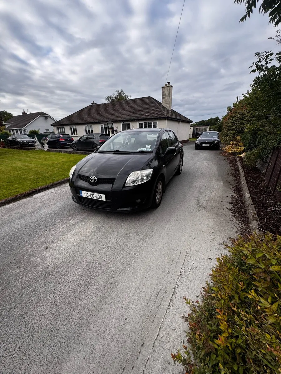2009 Toyota Auris - Image 1