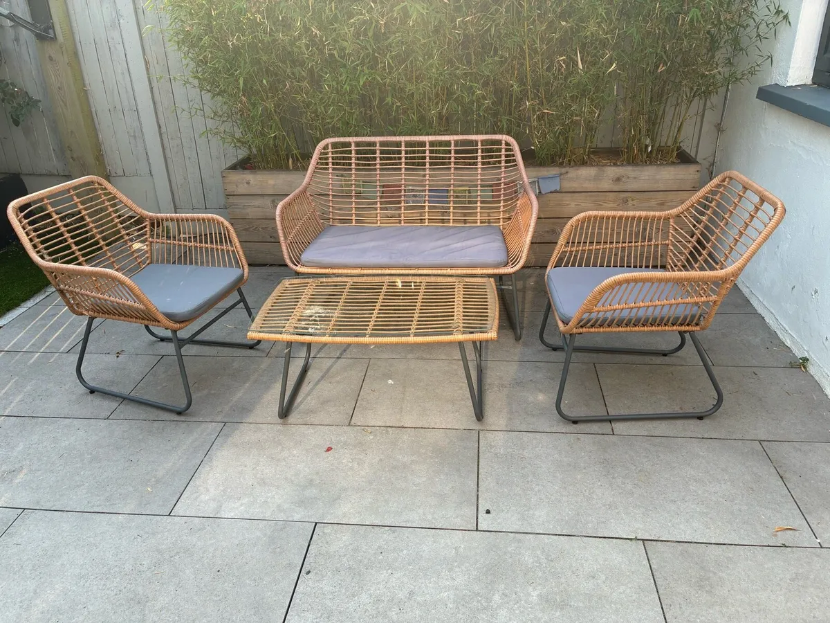 Garden furniture - Image 1