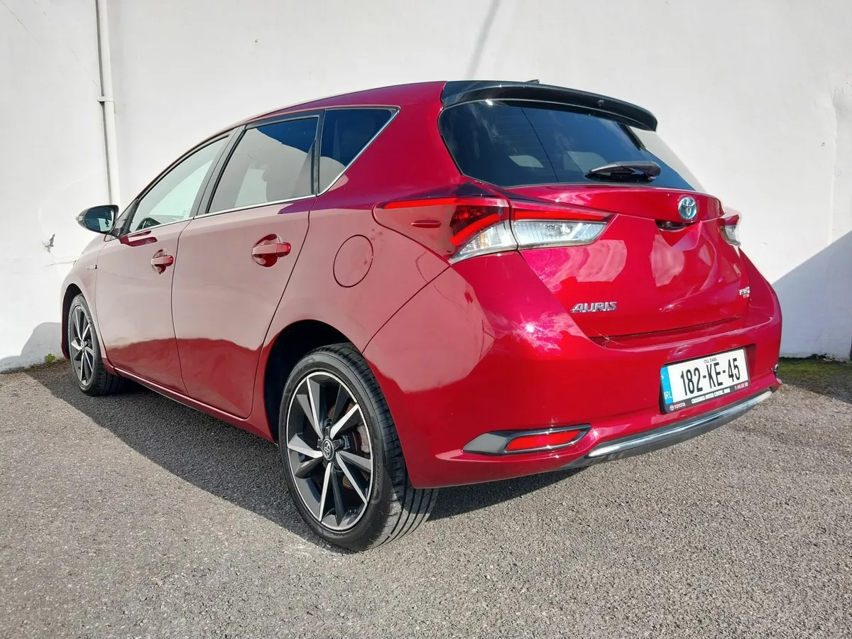 1 Owner FROM NEW, Hybrid. - Image 3