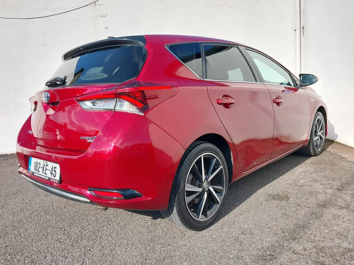 1 Owner FROM NEW, Hybrid. - Image 4