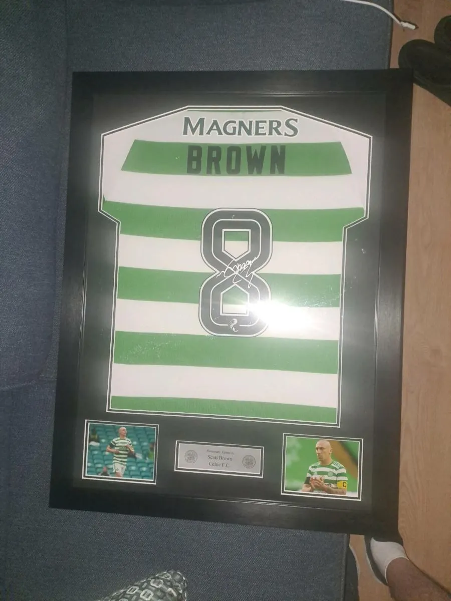 Celtic FC Scott Brown signed and framed jersey - Image 2