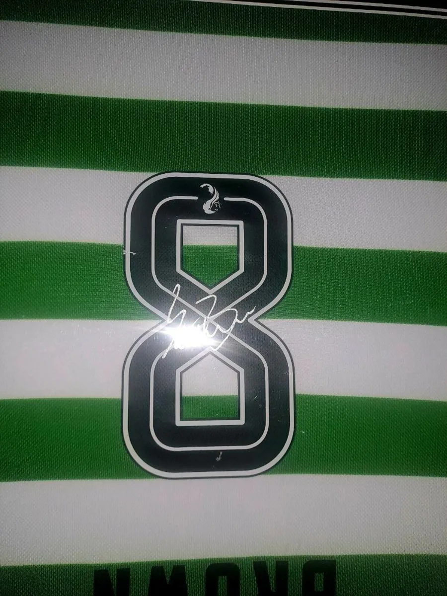 Celtic FC Scott Brown signed and framed jersey - Image 3