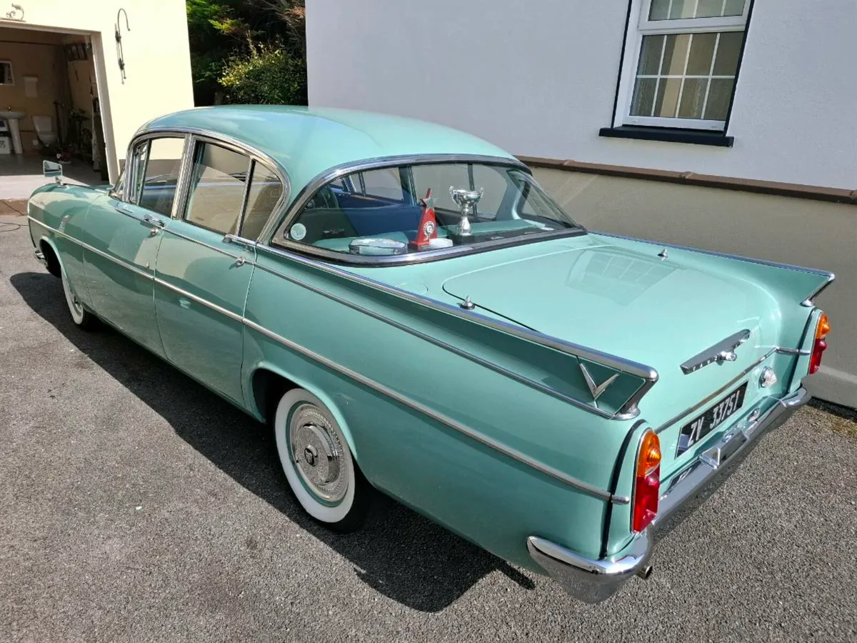 Vintage car - Image 2