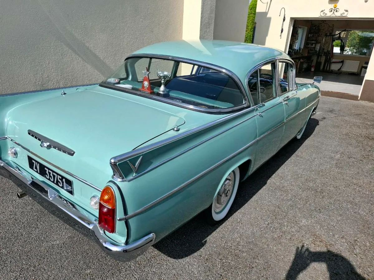 Vintage car - Image 3
