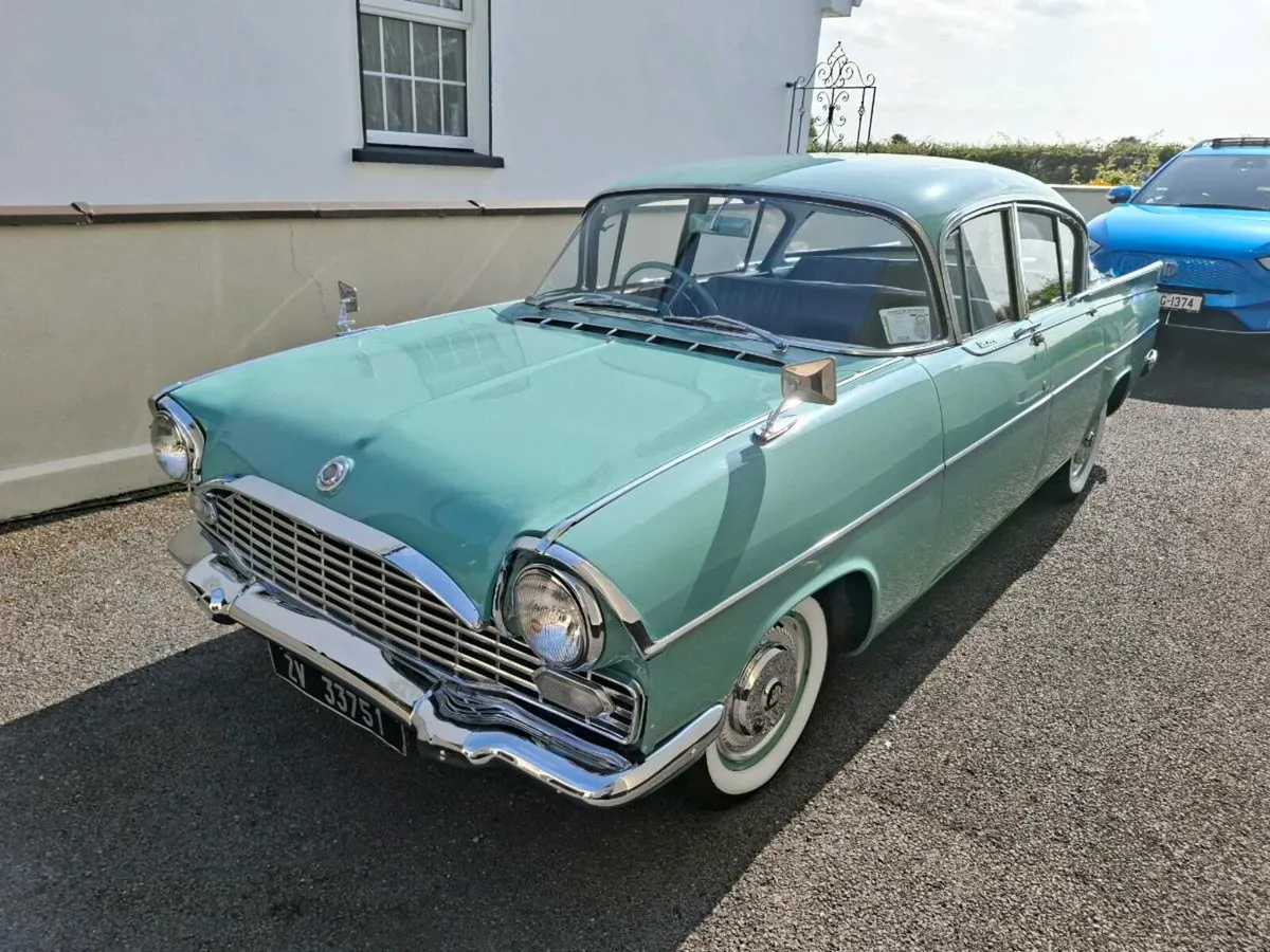 Vintage car - Image 4